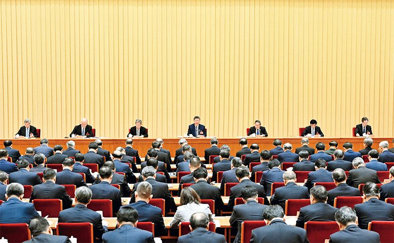 2025年12月10日至11日,中央经济工作会议在北京举行。中共中央总书记、国家主席、中央军委主席习近平出席会议并发表重要讲话。李强、赵乐际、王沪宁、蔡奇、丁薛祥、李希出席会议。